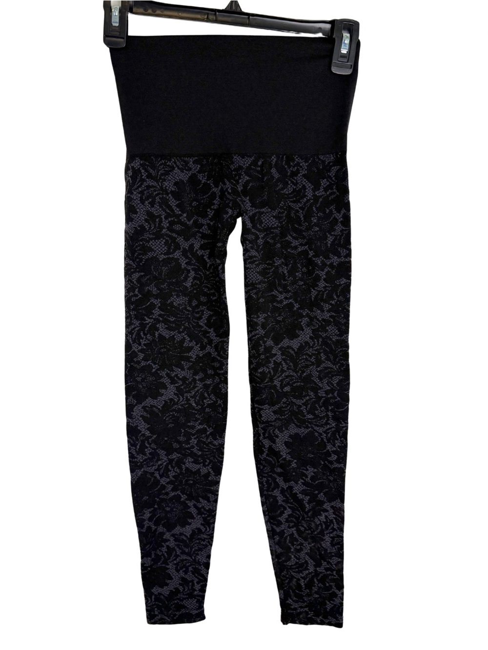 3/$20 Soma Black Floral Jacquard Cropped Leggings Size Small